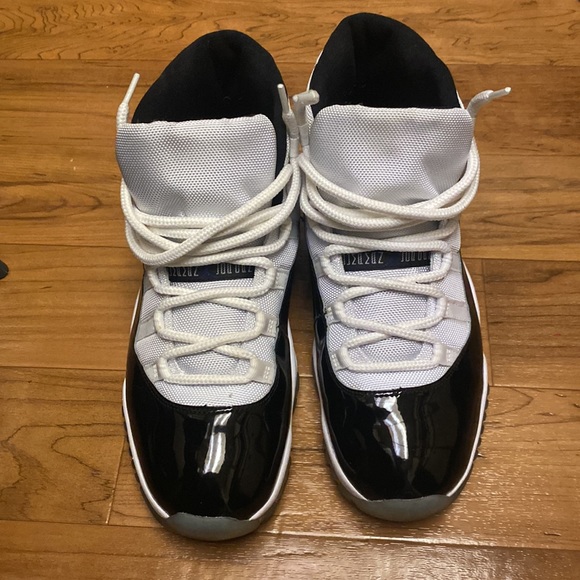 Air Jordan 11 Retro - Picture 3 of 9